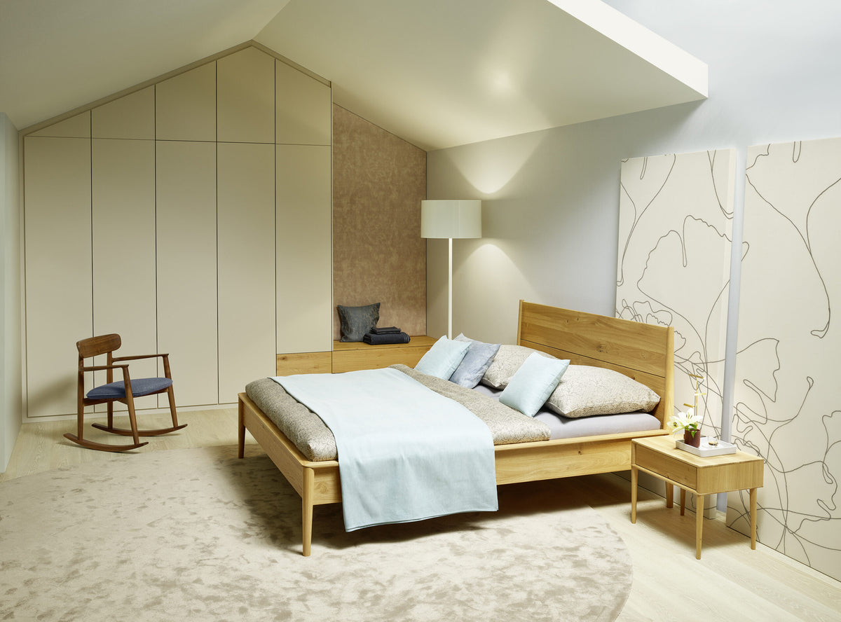 Anrei Bett Juna im Schlafzimmer