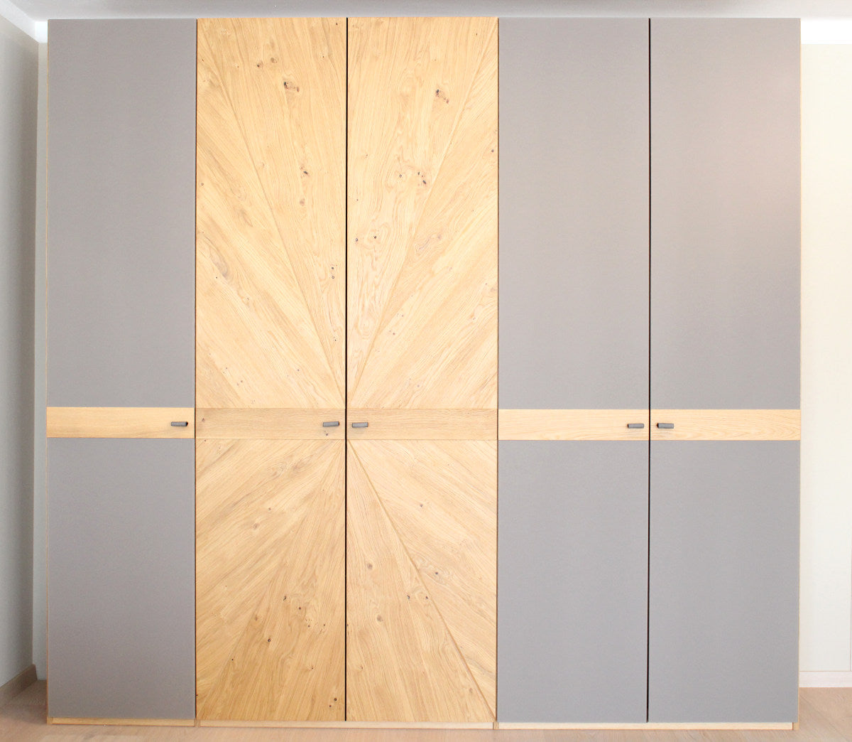 Anrei Kleiderschrank Sol in Asteiche mit Glas