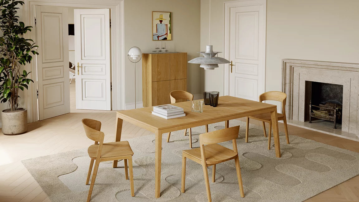 Team 7 core Highboard mit mylon Tisch und Stühlen