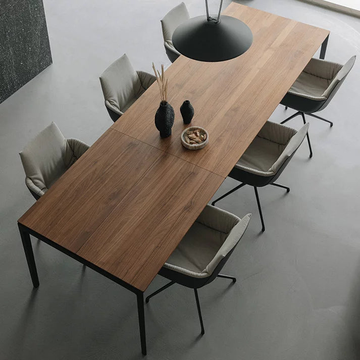 Team 7 tak Esstisch aus Nussbaum mit Metallgestell