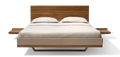 Team 7 riletto Bett in Nussbaum mit Holzkopfteil und Lederrahmen